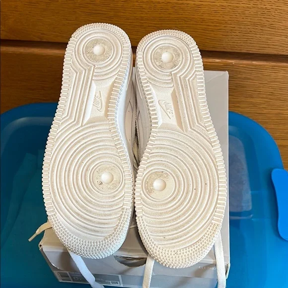 Nike Kids' White Leather Sneakers, Size 6 Y - Picture 4 of 5